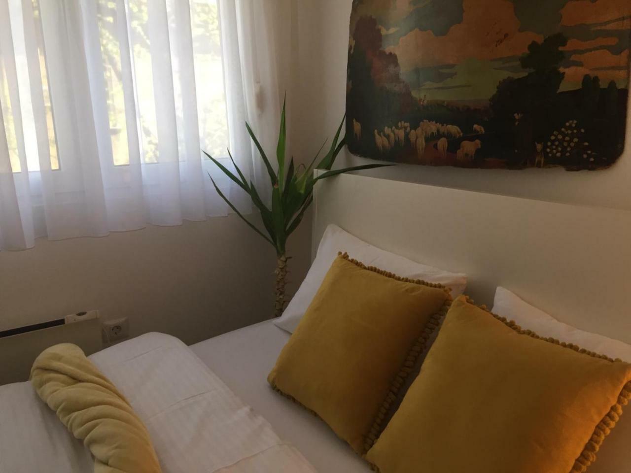 Apartment Jastuk Belgrad Exteriör bild